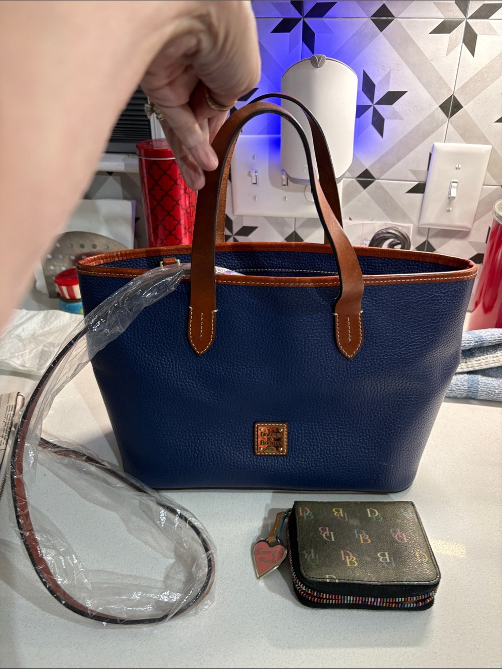 Dooney & Bourke Navy Pebbled Leather Tote/Vintage D&B rainbow pattern 2-FER EUC - Picture 8 of 8